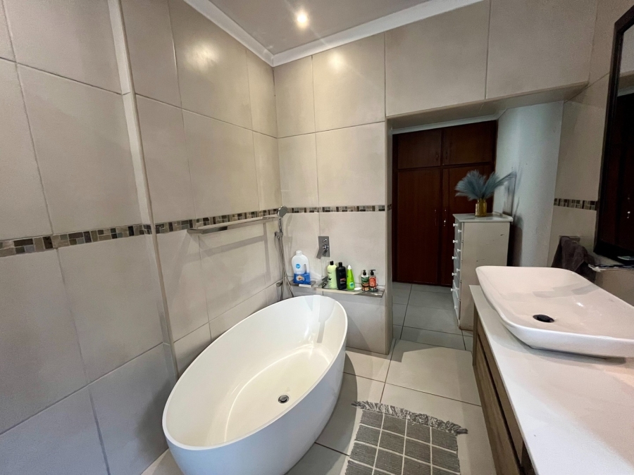 3 Bedroom Property for Sale in La Hoff North West